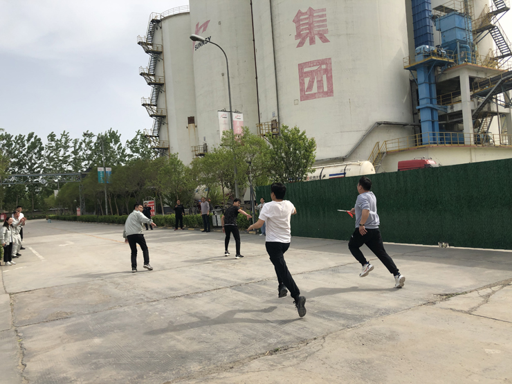 單縣公司趣味運(yùn)動(dòng)會(huì)接力賽